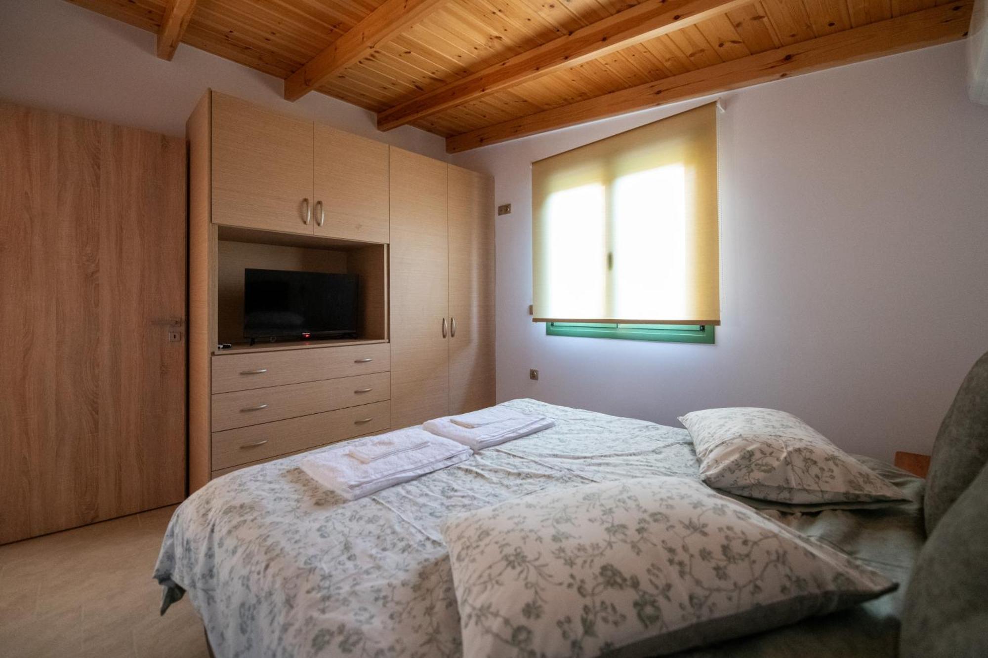 House By The Sea Villa Aigio Exterior photo